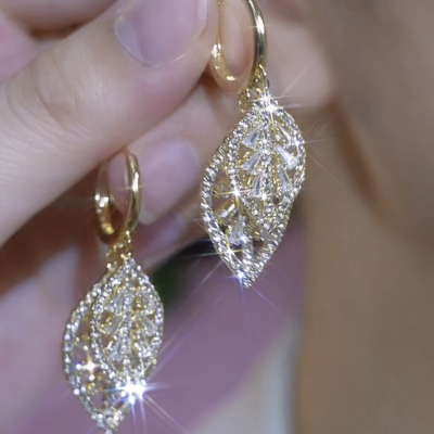 轻奢高级感满钻树叶耳环2025新款气质名媛小众设计感耳扣耳饰送女朋友老婆情人节七夕生日礼物