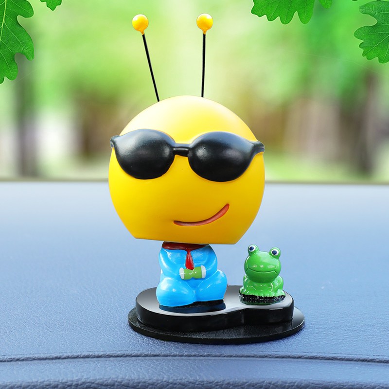 摆件网红车载可爱摇头表情包漂亮装饰车上用品女车内饰品摆件 得意