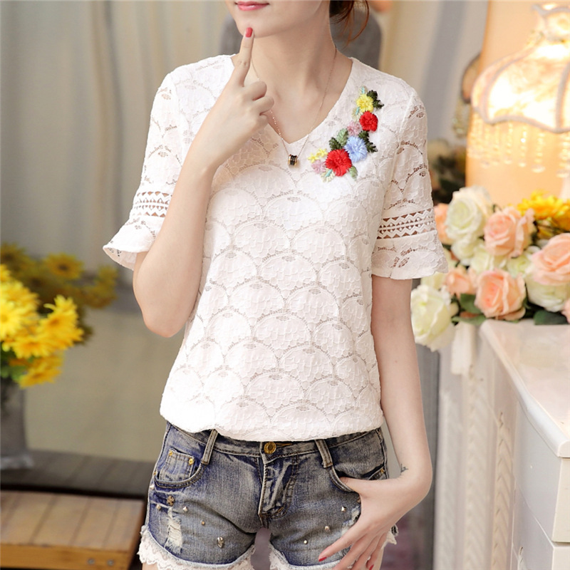 喇叭袖上衣2018夏装新款大码女装V领雪纺镂空宽松白色短袖蕾丝衫