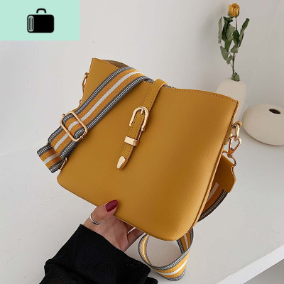 时尚宽带小包包洋气女包2020新款潮韩版百搭斜挎包网红单肩水桶包NEW LAKE女斜挎包