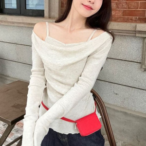 假两件露肩拼接长袖女设计感新款修身显瘦木耳边一字肩打底上衣潮