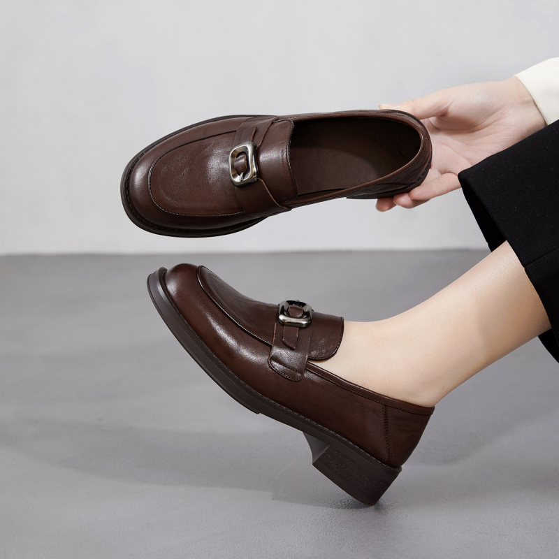 头层牛皮轻奢黑色中跟乐福鞋女2026春季新款单鞋圆头皮带扣小皮鞋