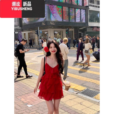 YIBUSHENG复古绝美红色吊带连衣裙女2024新款看性感辣妹蛋糕裙小个子