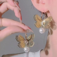 时尚精致金色蝴蝶珍珠耳钉耳环2025新款小众设计感925银针耳饰女送女朋友老婆情人节七夕生日礼物