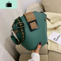 上新小包包女2020新款韩版洋气简约宽带单肩包时尚百搭斜挎水桶包NEW LAKE女斜挎包