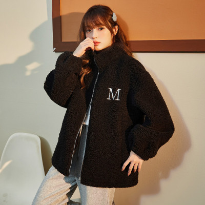 [3件8.5折169.9元,叠加优惠券]唐狮秋冬新款女立领前胸字母仿羊羔毛外套简约百搭高级感时髦潮