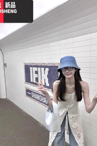 YIBUSHENG季度假风镂空刺绣开衫吊带连衣裙女新款叠穿显瘦减龄时髦长裙子 白色 均码