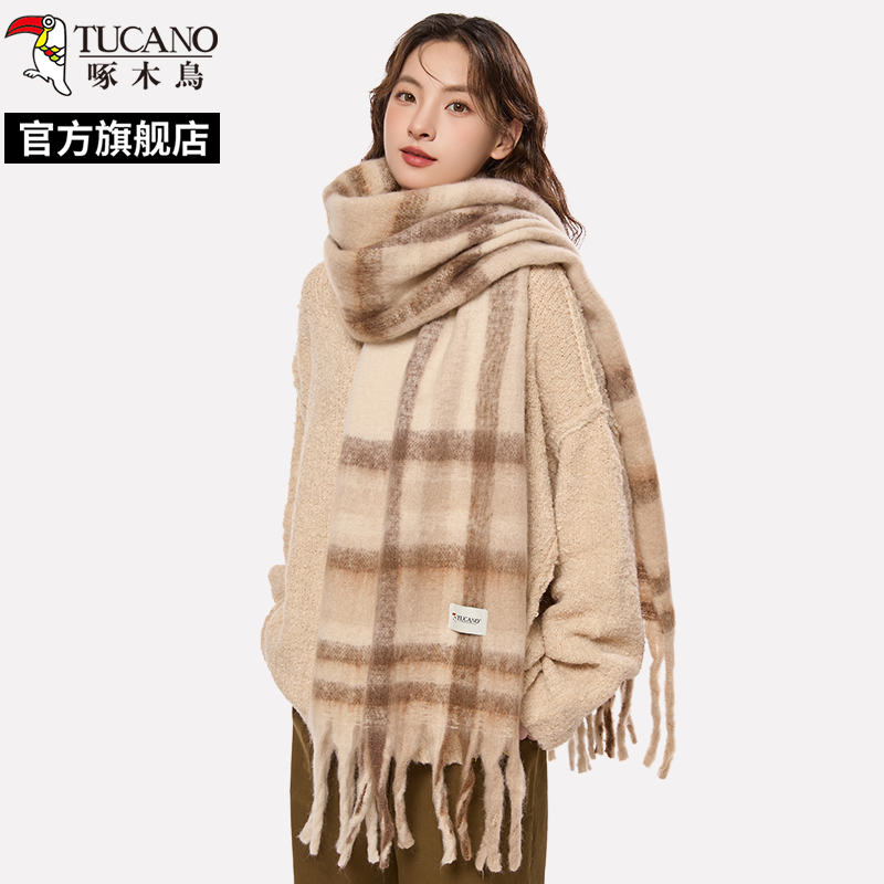 啄木鸟2024冬新款浅驼色格子围巾女生冬季高级感韩版百搭披肩围脖