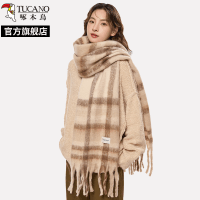 啄木鸟2024冬新款浅驼色格子围巾女生冬季高级感韩版百搭披肩围脖