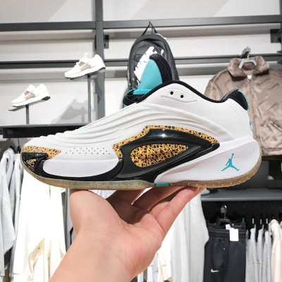 NIKE篮球鞋JORDAN LUKA 3 (GS)低帮大童青少年鞋FQ8185-100 D