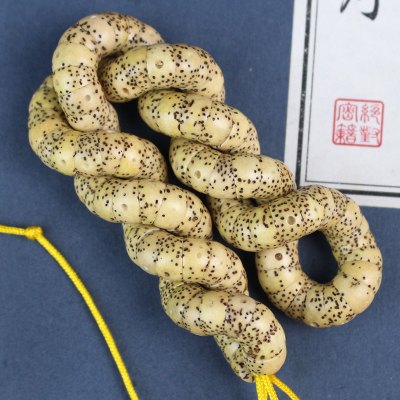 厂家直销猪大肠菩提108颗佛珠星月菩提子文玩学生盘玩鸡油黄老料送女朋友老婆情人节七夕生日礼物