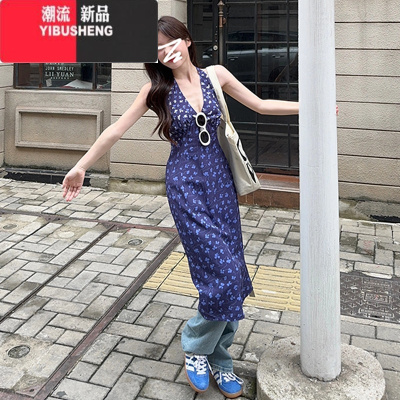 YIBUSHENG法式蓝色V领碎花挂脖吊带连衣裙女2024季新款海边度假风长裙子