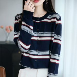 精纺羊毛圆领针织开衫长袖女秋季新款拼色条纹开衫宽松百搭上衣女