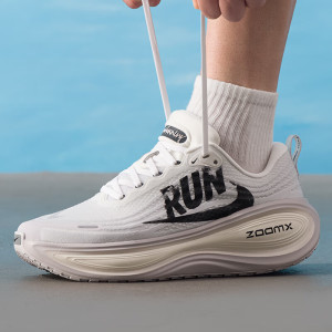 耐克(NIKE)男鞋新款VOMERO PLUS跑鞋缓震轻便运动鞋透气低帮跑步鞋HV8150-100 ZP