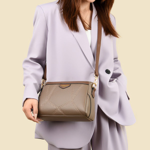 妈妈包中年女士斜挎包新款时尚腋下包质感软皮百搭气质单肩包