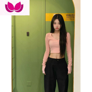 七斓纯欲风甜辣粉色正肩长袖t恤女冬内搭设计感小众别致短款上衣