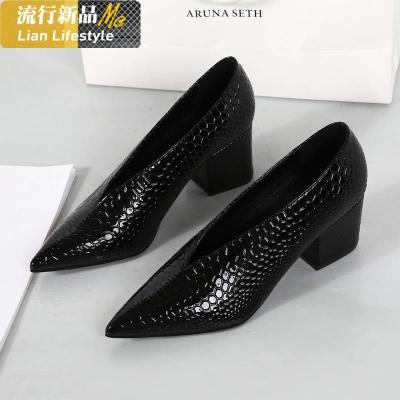 尖头v口漆皮单鞋女高跟瓢鞋2019新款百搭复古奶奶鞋女粗跟四季鞋知义(ZHIYI)休闲鞋