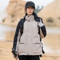 JEEP/吉普冲锋衣2025新款户外爬山情侣款高级感宽松夹克外套