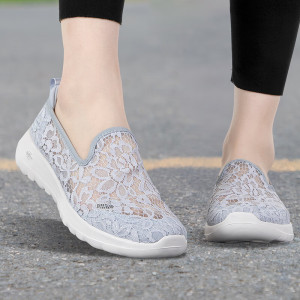 SKECHERS斯凯奇女子新款运动时尚透气一脚蹬休闲鞋896020-BKW ZP