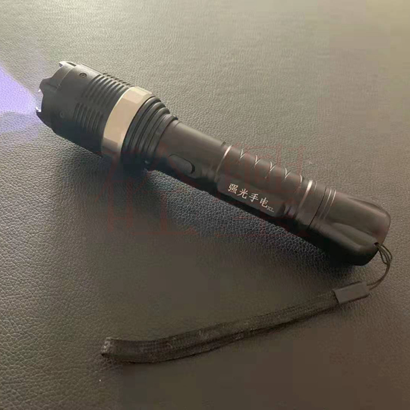 便携释放车载电击破窗自卫防暴照明 女子攻击密室逃脱 高压8810电棒