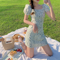 小雏菊碎花连衣裙女装夏季新款半身裙方领泡泡袖短裙子A字裙