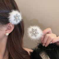 秋冬雪花毛球鸭嘴夹气质发夹女高级感刘海侧边碎发夹2024新款头饰送女朋友老婆情人节七夕生日礼物