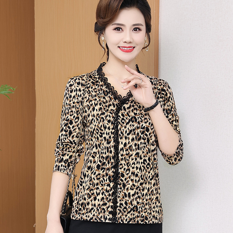 时尚简约妈妈春装上衣女洋气豹纹款中老年女装服装打底衫女装