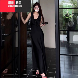 YIBUSHENG法式赫本风黑色吊带背心连衣裙子女季2024新款气质显瘦v领长裙
