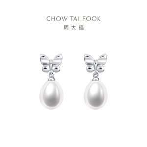 周大福蝴蝶结 925银镶珍珠耳钉生日礼物 AQ32612 AQ32612