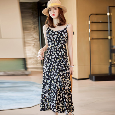 女先生连衣裙茶歇碎花吊带连衣裙女夏季2021新款法式长款气质初恋甜美仙女裙子职业西装打底小雏菊通勤OL裙子