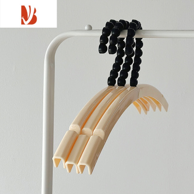 三维工匠轻奢高级衣架挂衣家用防滑防肩角塑料衣撑学生宿舍晾衣服架子
