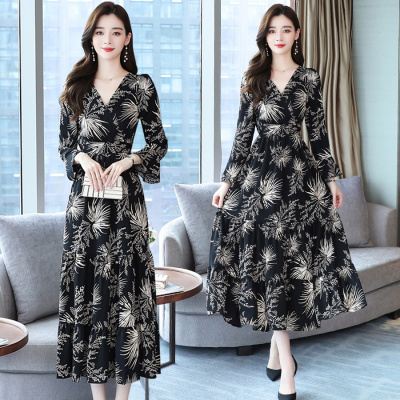 子沫雨黑色碎花雪纺连衣裙女2021秋季新款女装v领长袖法式长裙子及踝复古