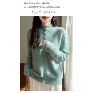 精致设计钩花半高领保暖针织开衫女秋冬亲肤绒洋气宽松厚毛衣