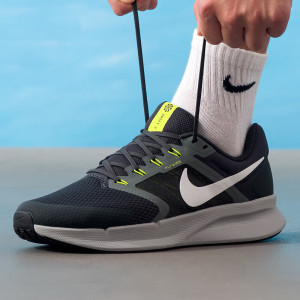 耐克(NIKE)男鞋新款运动鞋低帮轻便舒适RUN SWIFT 3健身训练跑步鞋DR2695-300 ZP