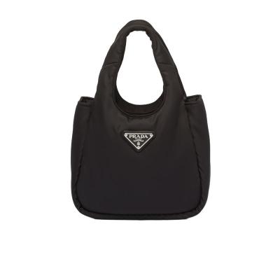 女款迷你单肩包时尚黑色涂珐琅金属徽标可调肩带三隔层设计