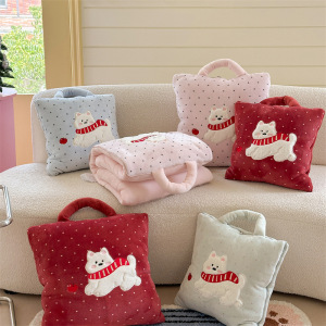 牛奶绒围巾小狗二合一两用抱枕被车载抱枕便携被子枕午靠垫被