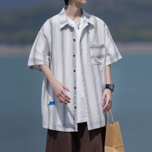 衬衫男夏季新款短袖条纹青少年痞帅宽松衬衣休闲百搭潮流衬衫外套