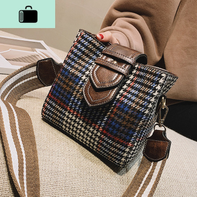 包包女2020新款潮韩版时尚编织休闲格子百搭宽肩带单肩斜挎水桶包NEW LAKE女士单肩包