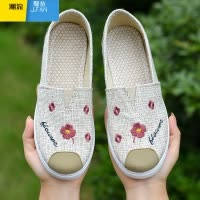 聚范老北京布鞋女新款轻便防滑中老年妈妈鞋舒适百搭女士休闲单鞋