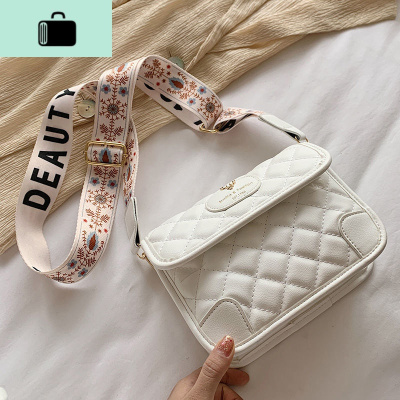 宽带小包包女2020新款韩版洋气百搭单肩斜挎包时尚休闲网红小方包NEW LAKE女斜挎包