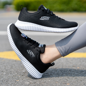 Skechers/斯凯奇女鞋新款网面透气跑步鞋缓震运动休闲鞋8730031-BKW ZP