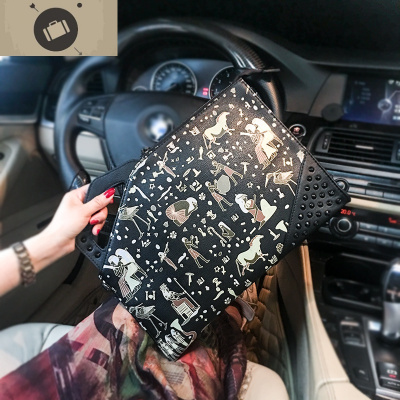 复古双人图案手拿包2020新款时尚手包韩版男女手抓包铆钉单肩包艾狄伊娃手拿包男
