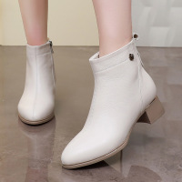 头层牛皮复古靴女秋冬新款尖头中跟马丁靴百搭粗跟显瘦短靴子