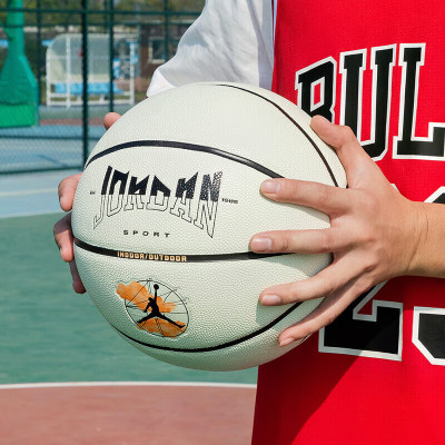 耐克(NIKE)篮球 7号球篮球 室内室外耐磨比赛篮球学生训练实战场上用球 FB2307-025 7 FB2307-025