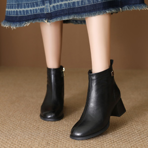 头层牛皮圆头粗跟短靴女年秋冬新款英伦风软底百搭马丁靴女加