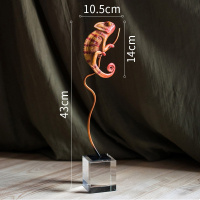 家柏饰(CORATED)变色龙树脂摆件水晶底座 另类艺术风格 野性陈列装饰 高冠变色龙摆件Archaius