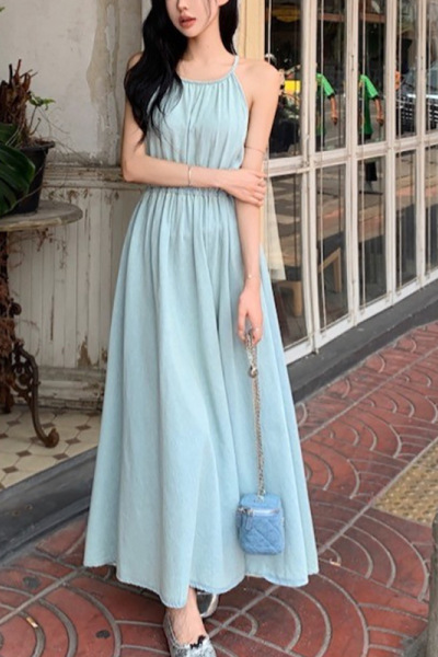 甜美无袖挂脖吊带连衣裙子女夏季新款小个子设计感海边度假长裙子