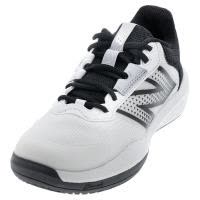新百伦(New Balance)女士网球场上轻便透气支撑保护网球鞋白黑配