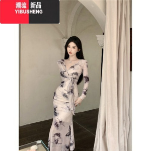YIBUSHENG显身材连衣裙秋装印花别致修身气质长裙女人味今年流行漂亮裙子