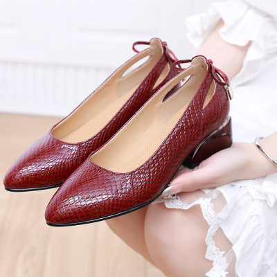 2026春秋季粗跟浅口单鞋女中跟蛇纹牛皮尖头工作鞋蝴蝶结妈妈鞋_681